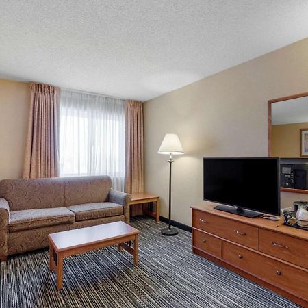 Quality Inn & Suites Wellington - Fort Collins Exterior photo